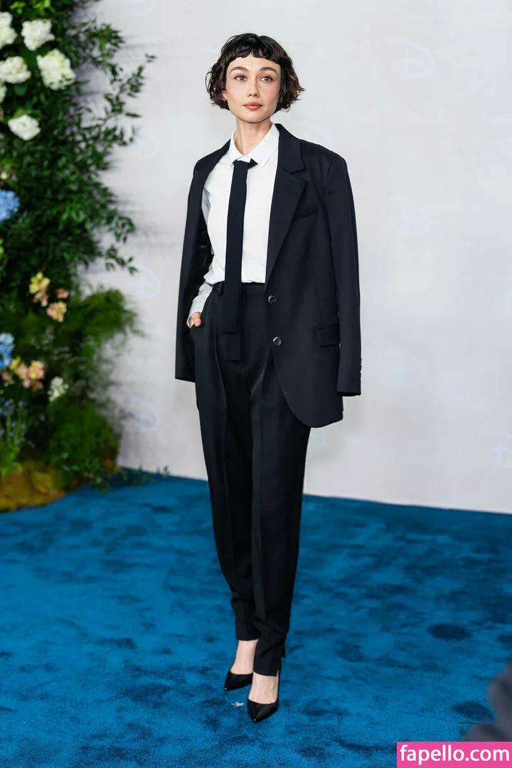 Sydney Chandler Onlyfans Photo Gallery 