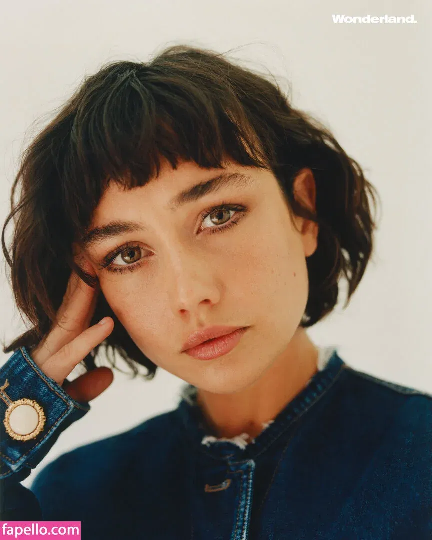 Sydney Chandler Onlyfans Photo Gallery 