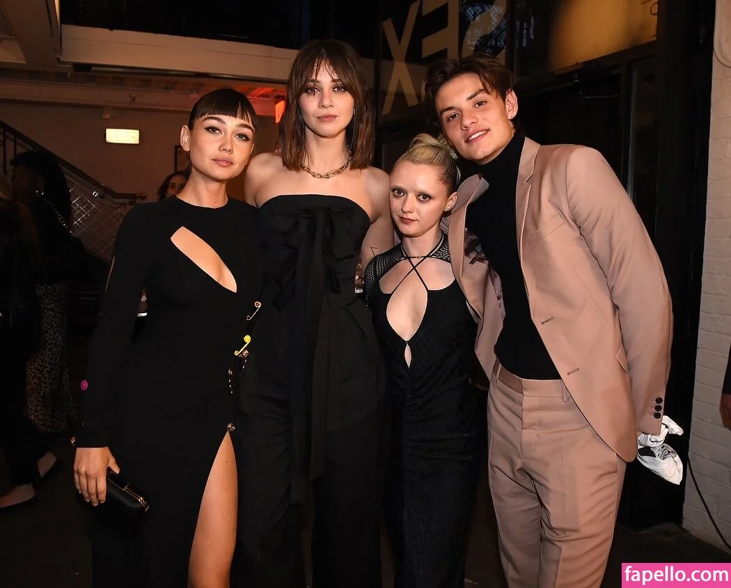 Sydney Chandler Onlyfans Photo Gallery 