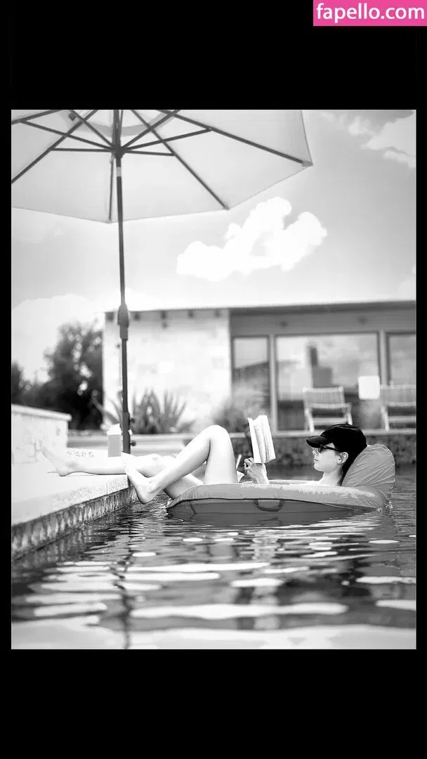 Sydney Chandler Onlyfans Photo Gallery 