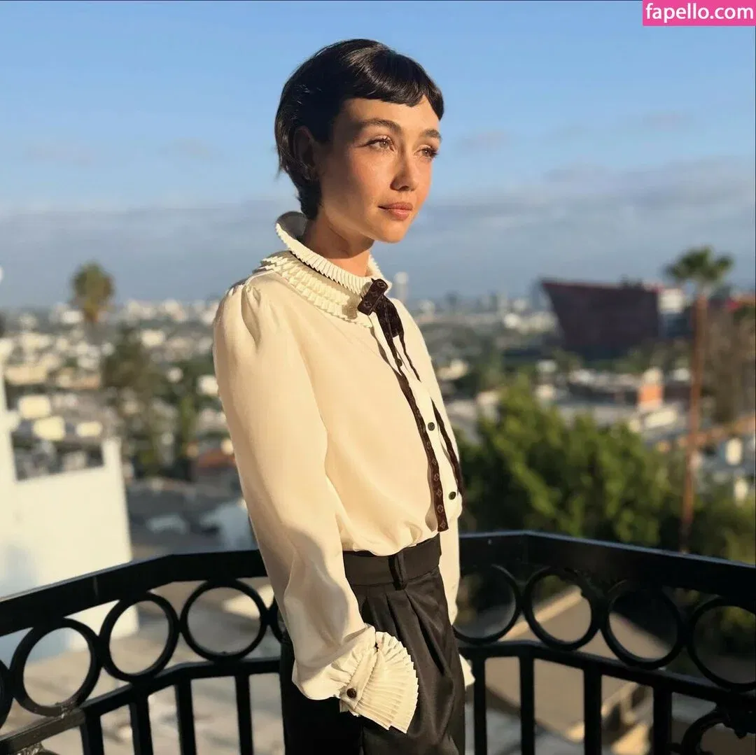 Sydney Chandler Onlyfans Photo Gallery 