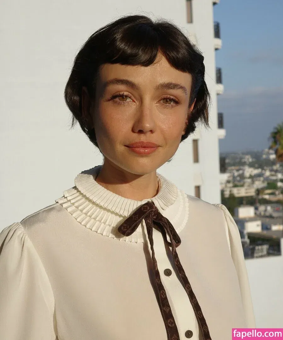 Sydney Chandler Onlyfans Photo Gallery 