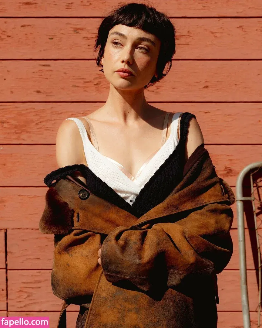 Sydney Chandler Onlyfans Photo Gallery 