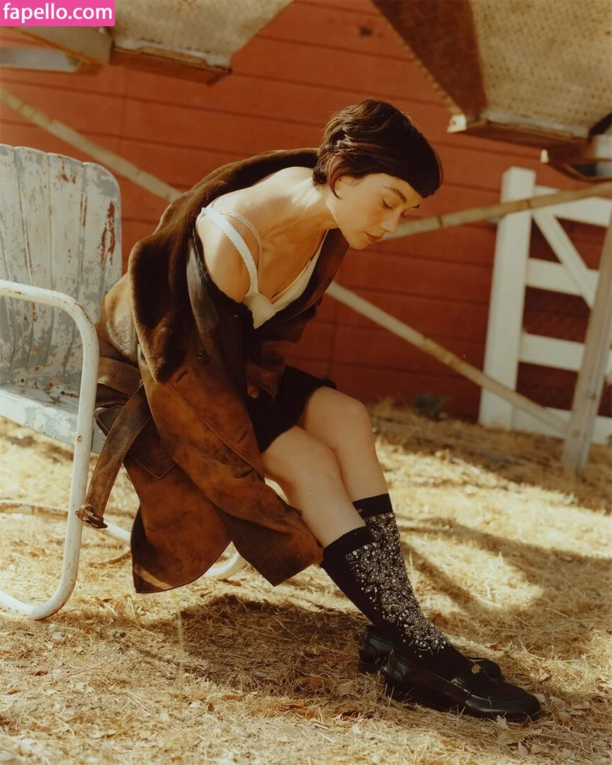 Sydney Chandler Onlyfans Photo Gallery 