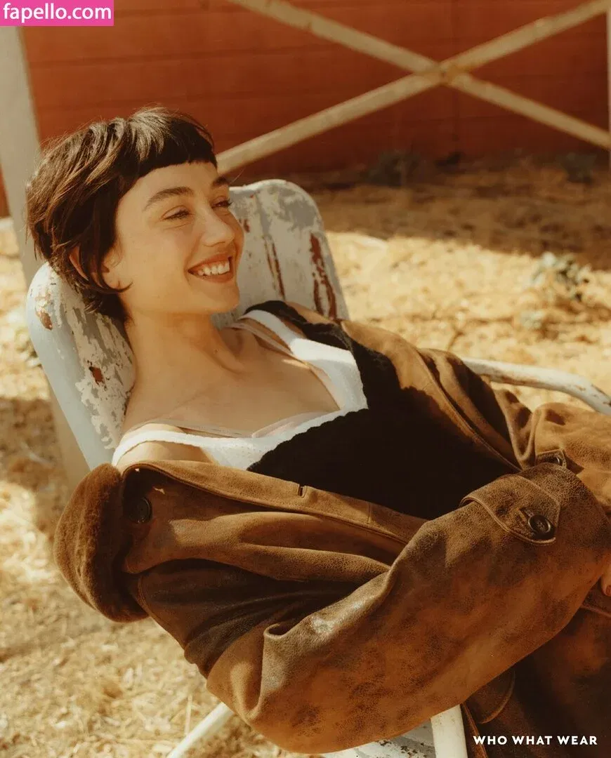 Sydney Chandler Onlyfans Photo Gallery 