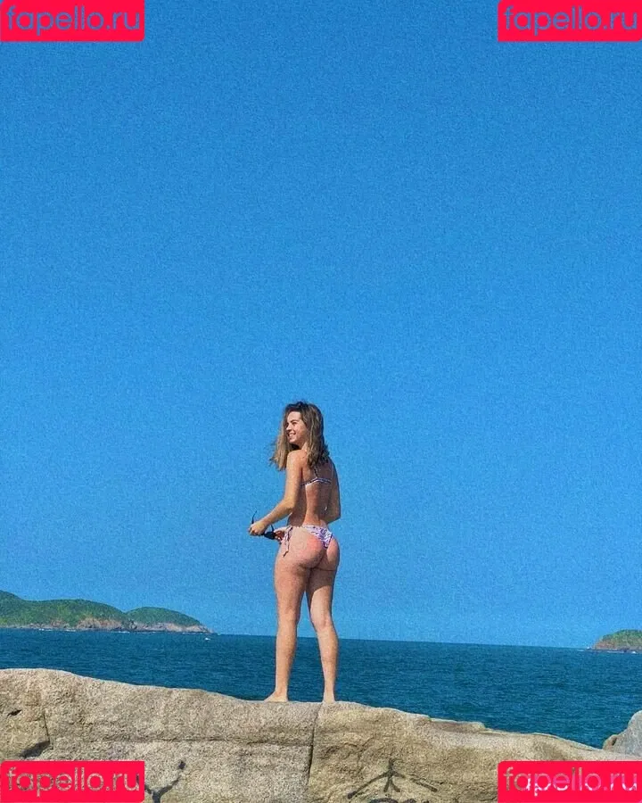 Julia Linhares Onlyfans Photo Gallery 