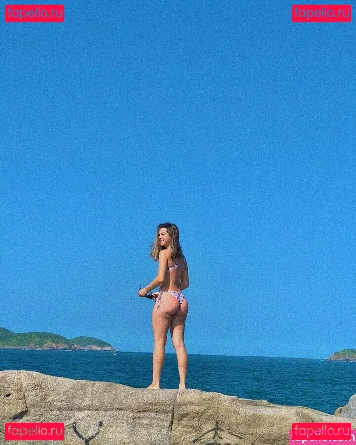 Julia Linhares Onlyfans Photo Gallery 