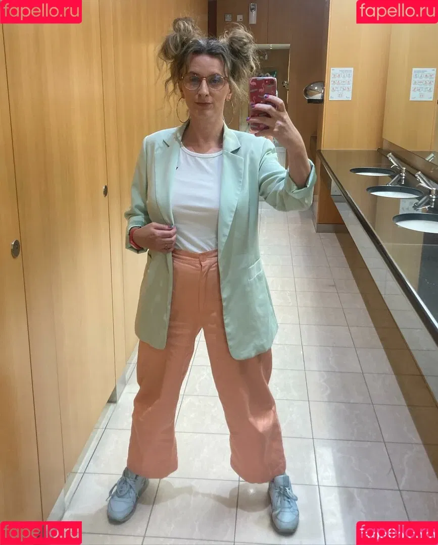 Felicity Ward Onlyfans Photo Gallery 