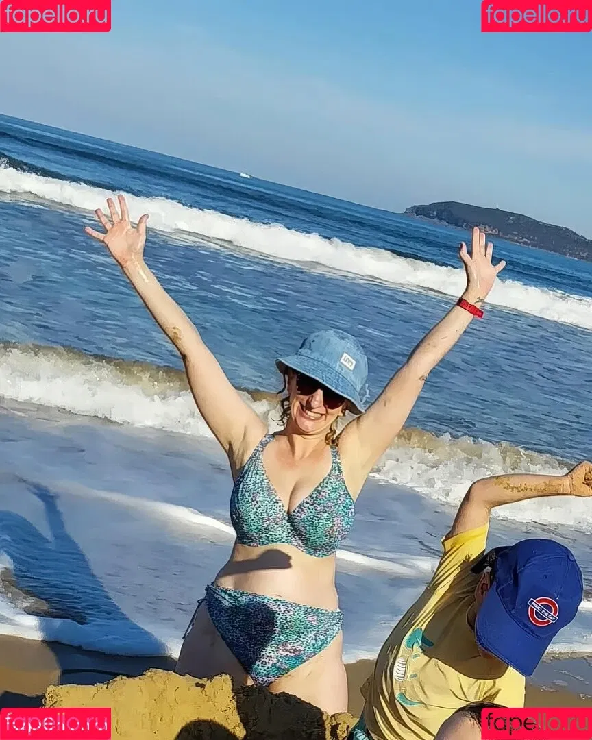Felicity Ward Onlyfans Photo Gallery 