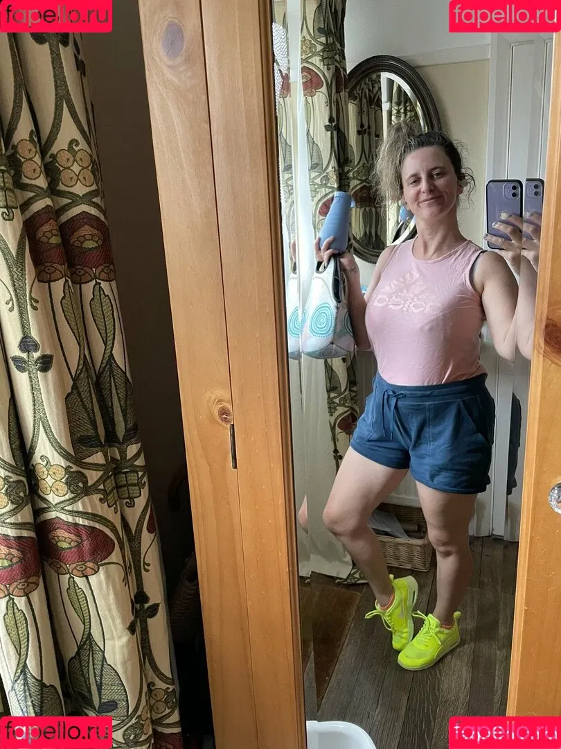 Felicity Ward Onlyfans Photo Gallery 