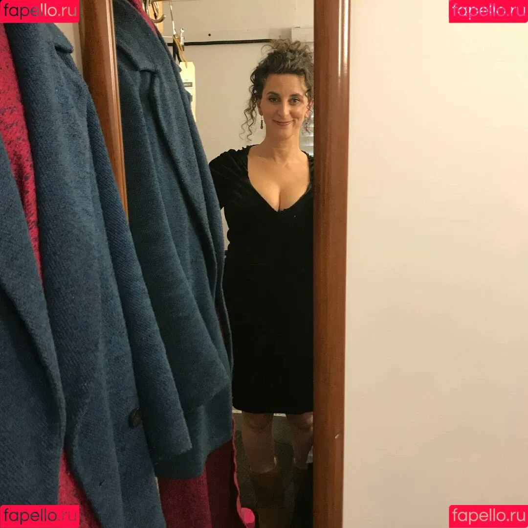 Felicity Ward Onlyfans Photo Gallery 