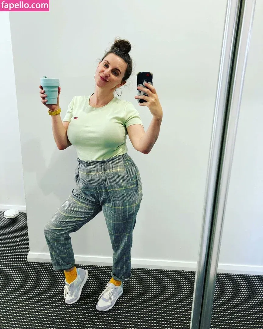 Felicity Ward Onlyfans Photo Gallery 