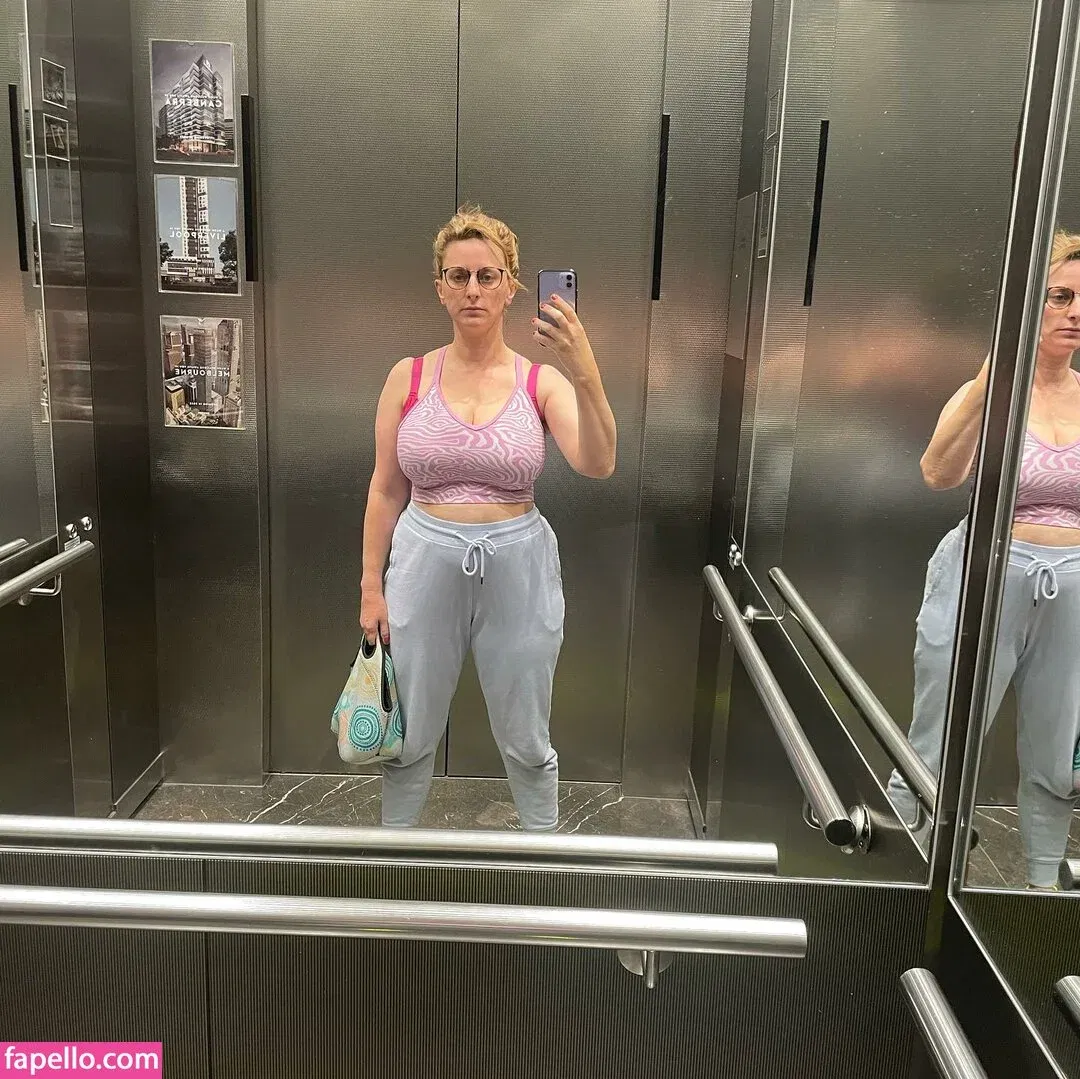 Felicity Ward Onlyfans Photo Gallery 