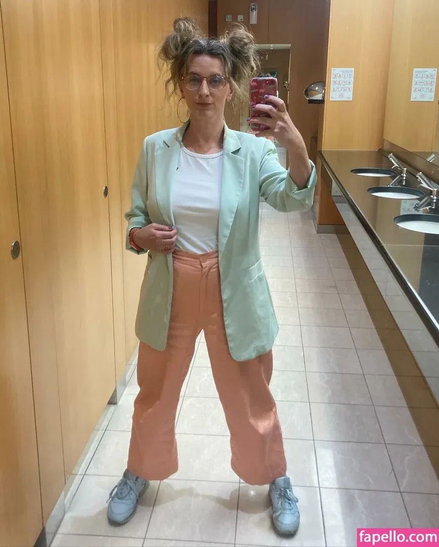 Felicity Ward Onlyfans Photo Gallery 