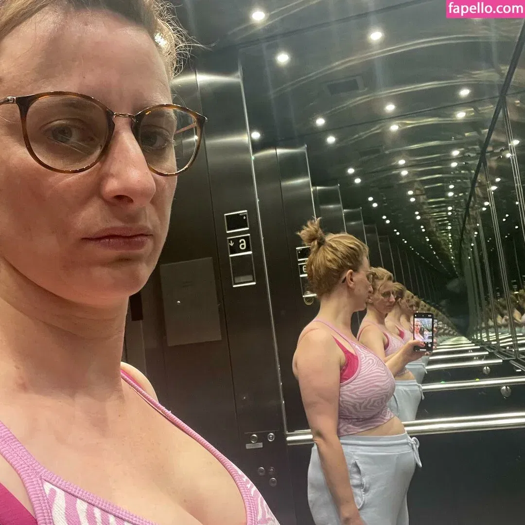 Felicity Ward Onlyfans Photo Gallery 