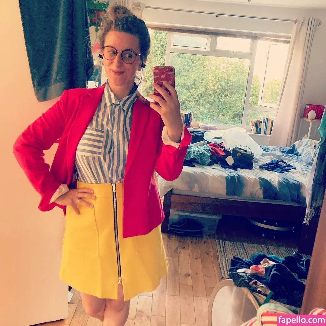 Felicity Ward Onlyfans Photo Gallery 