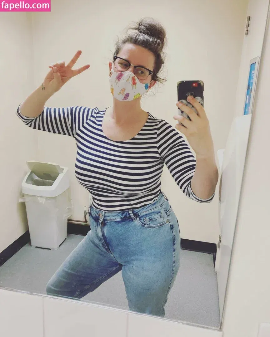 Felicity Ward Onlyfans Photo Gallery 