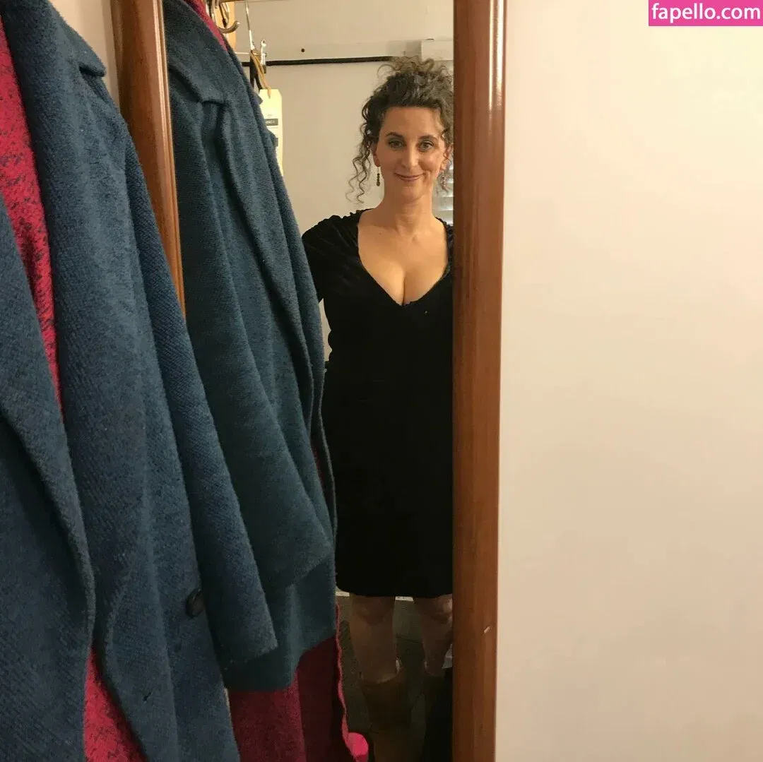 Felicity Ward Onlyfans Photo Gallery 