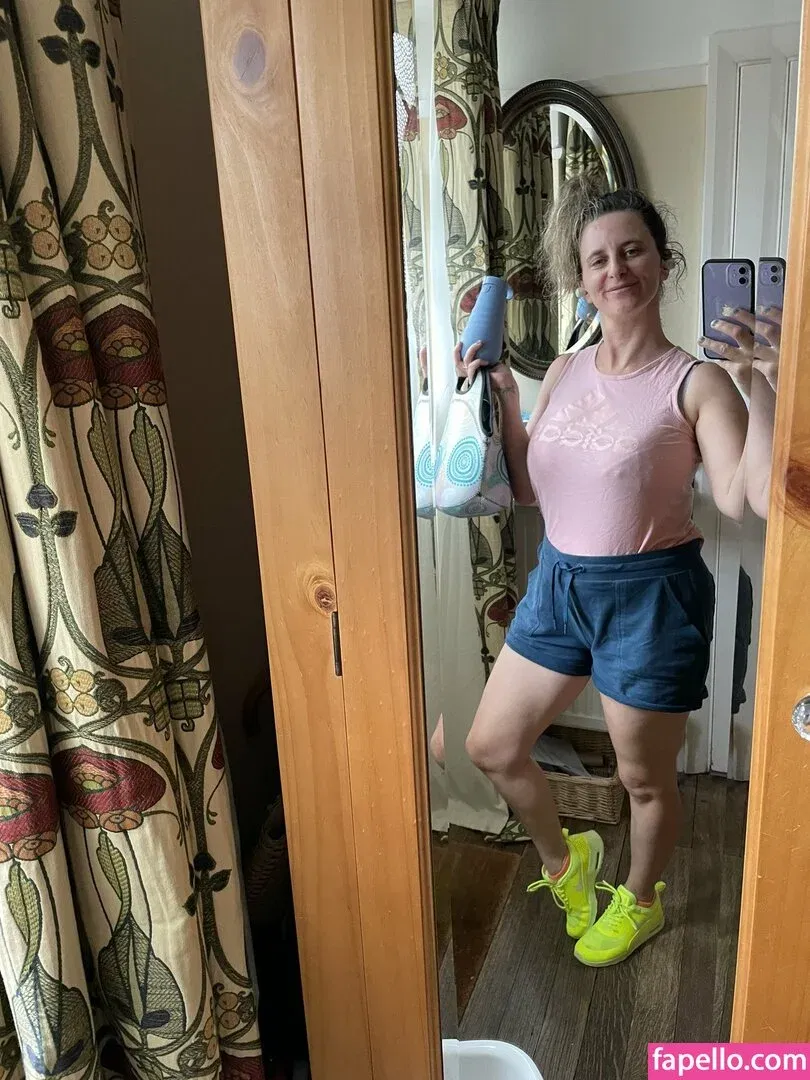 Felicity Ward Onlyfans Photo Gallery 