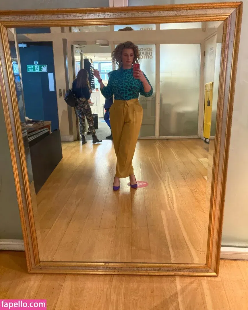 Felicity Ward Onlyfans Photo Gallery 