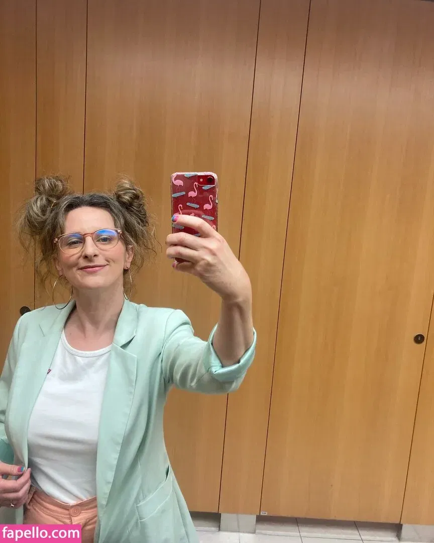 Felicity Ward Onlyfans Photo Gallery 