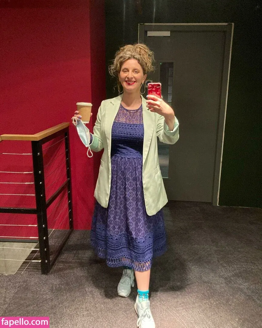 Felicity Ward Onlyfans Photo Gallery 