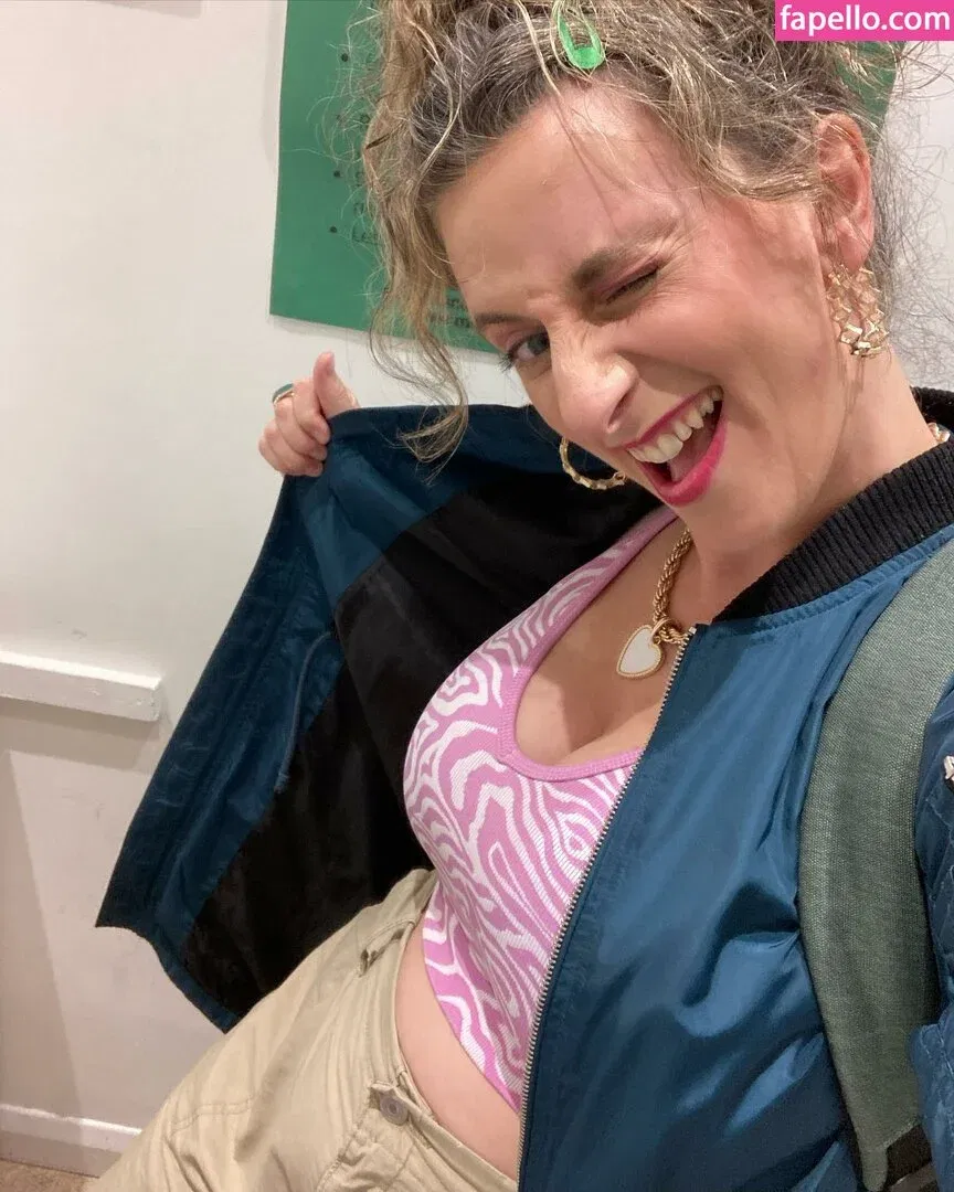 Felicity Ward Onlyfans Photo Gallery 