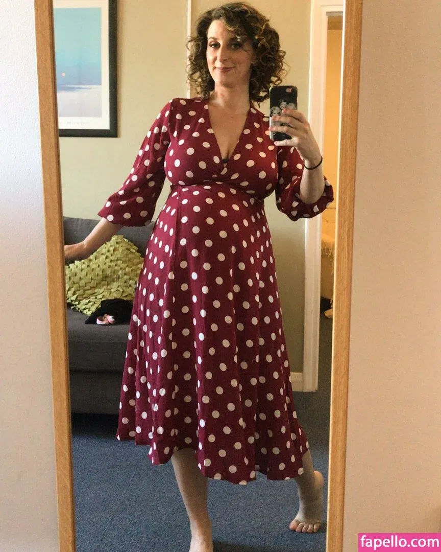 Felicity Ward Onlyfans Photo Gallery 