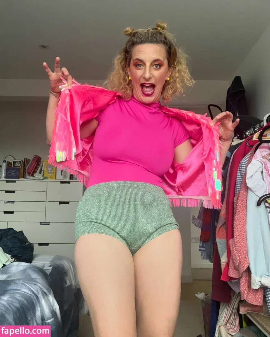 Felicity Ward Onlyfans Photo Gallery 