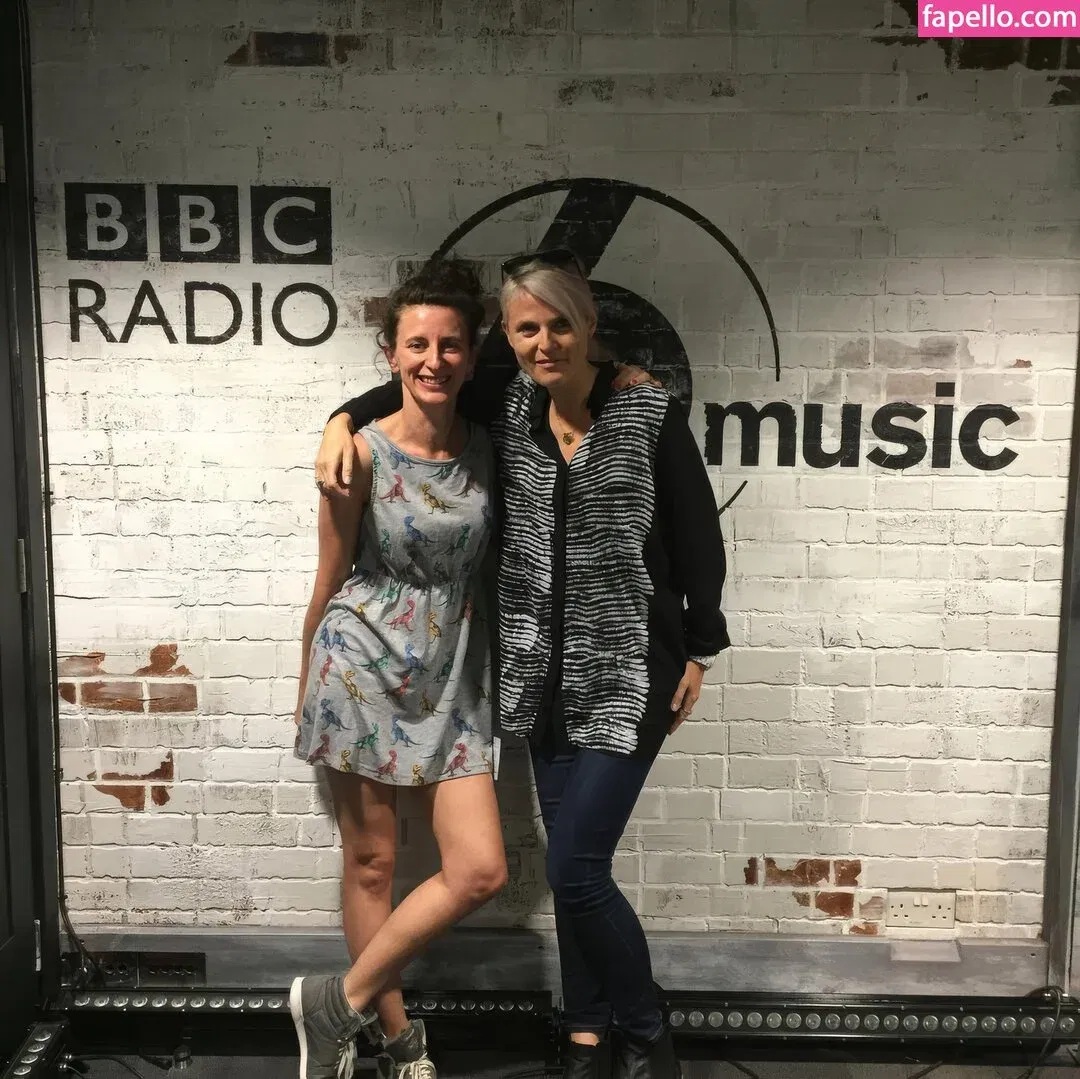 Felicity Ward Onlyfans Photo Gallery 