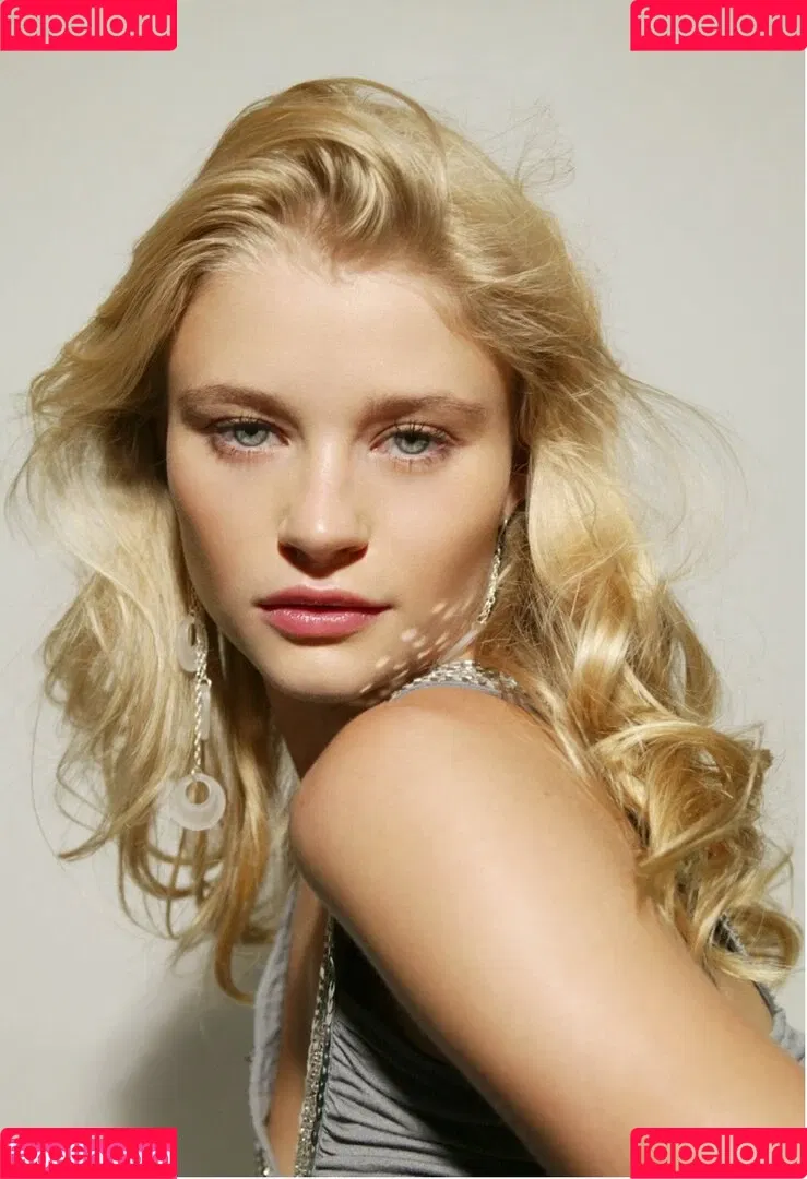 Emilie De Ravin Onlyfans Photo Gallery 