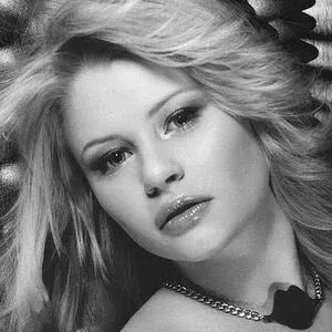 Emilie De Ravin Onlyfans Photo Gallery 