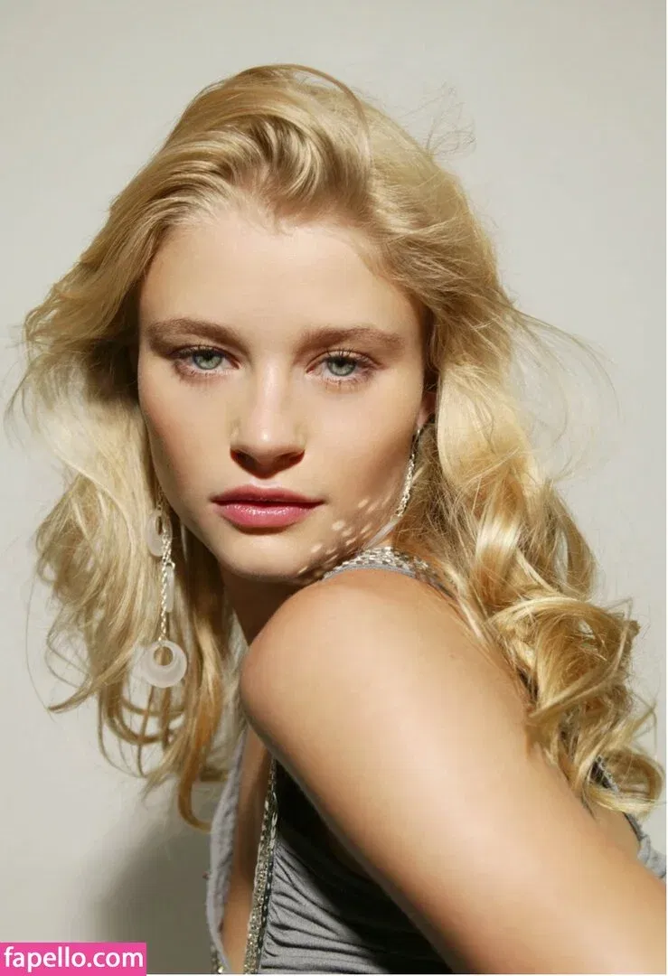 Emilie De Ravin Onlyfans Photo Gallery 