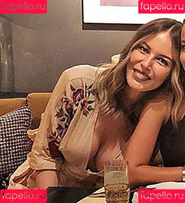 Hande Sarıoğlu Onlyfans Photo Gallery 