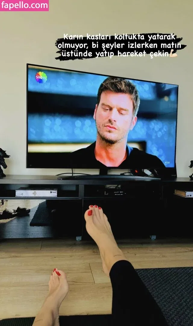 Hande Sarıoğlu Onlyfans Photo Gallery 