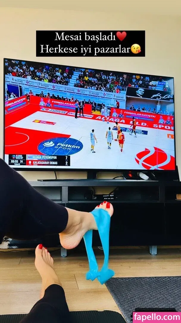 Hande Sarıoğlu Onlyfans Photo Gallery 