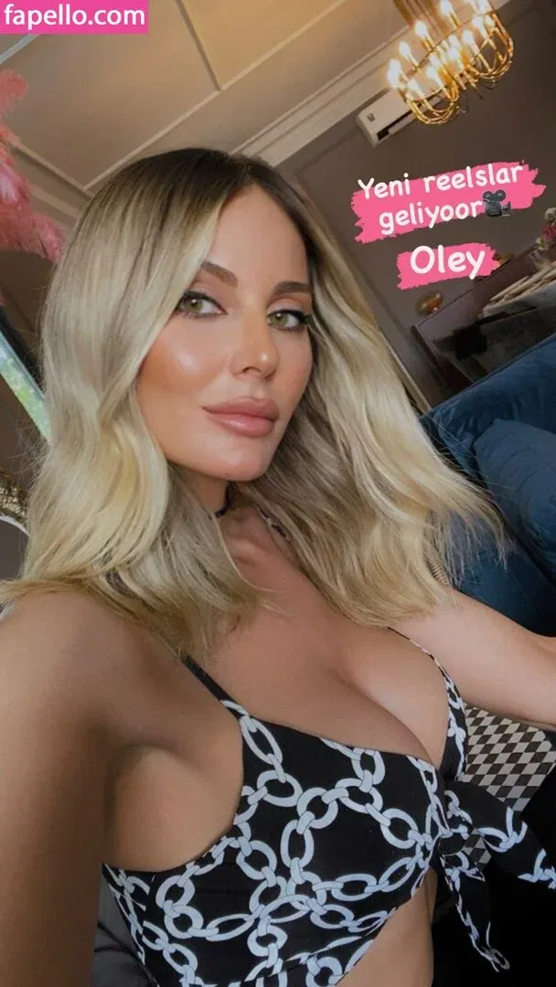 Hande Sarıoğlu Onlyfans Photo Gallery 