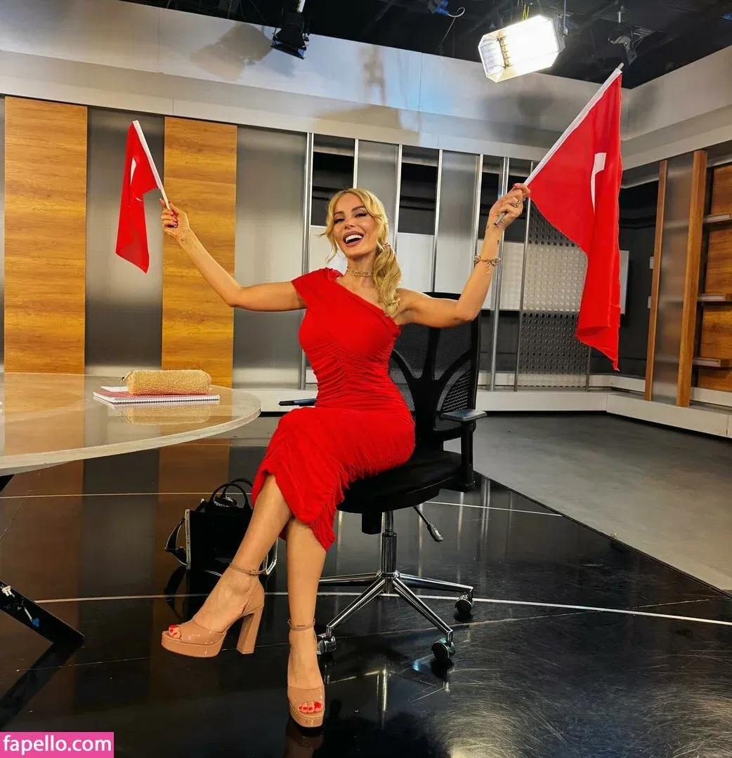 Hande Sarıoğlu Onlyfans Photo Gallery 