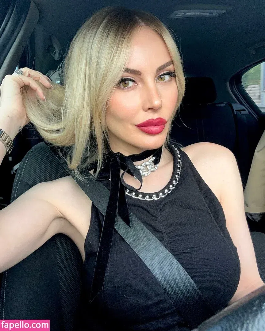 Hande Sarıoğlu Onlyfans Photo Gallery 