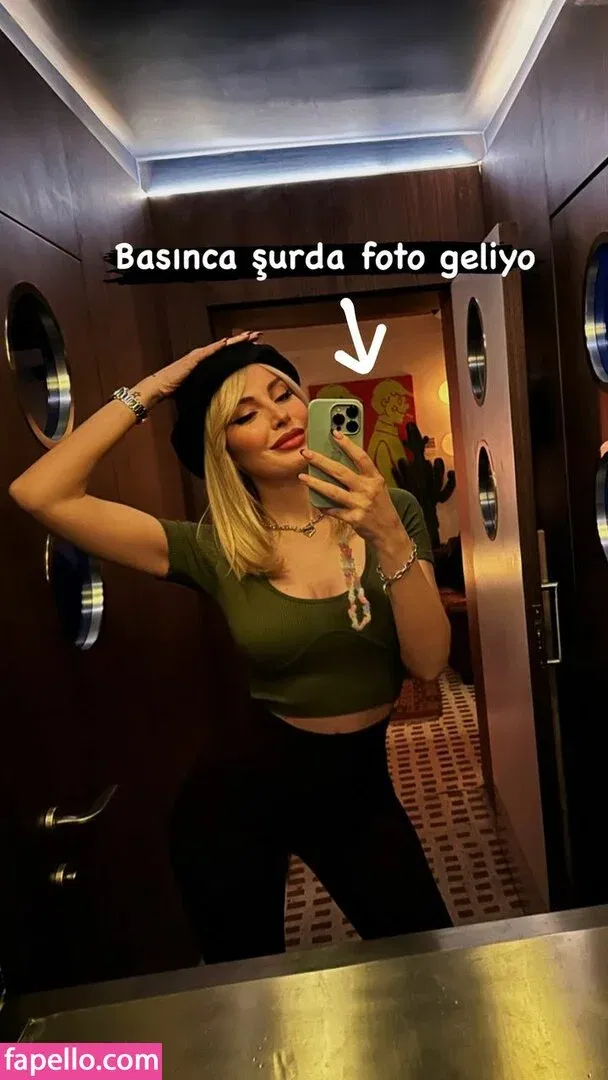 Hande Sarıoğlu Onlyfans Photo Gallery 