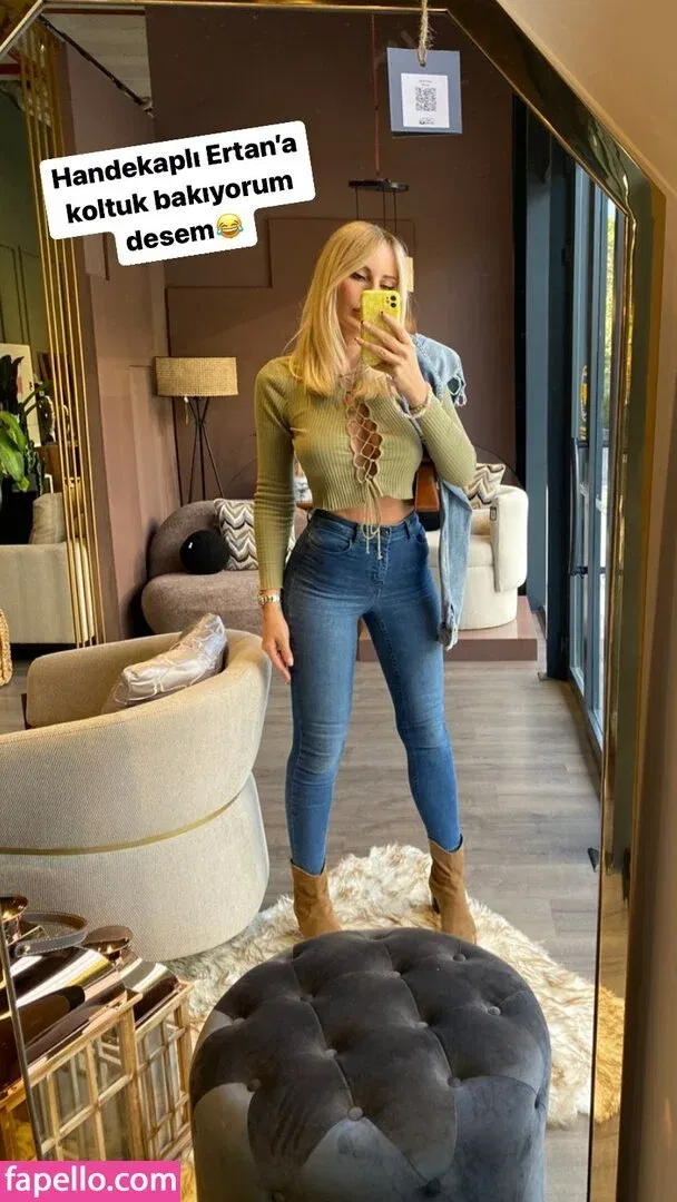 Hande Sarıoğlu Onlyfans Photo Gallery 