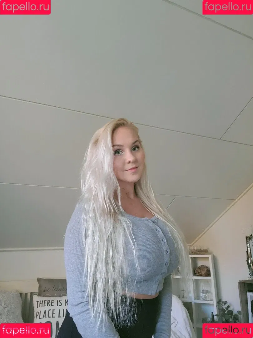 Emilia Linden Onlyfans Photo Gallery 