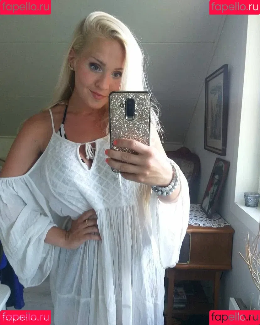 Emilia Linden Onlyfans Photo Gallery 