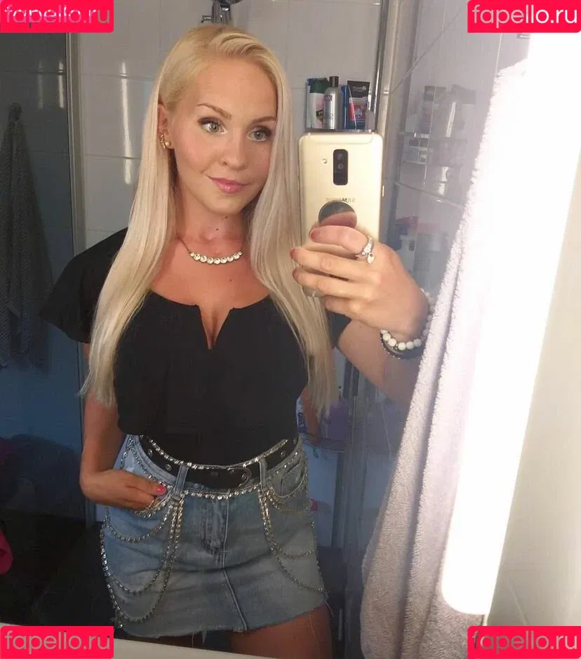Emilia Linden Onlyfans Photo Gallery 