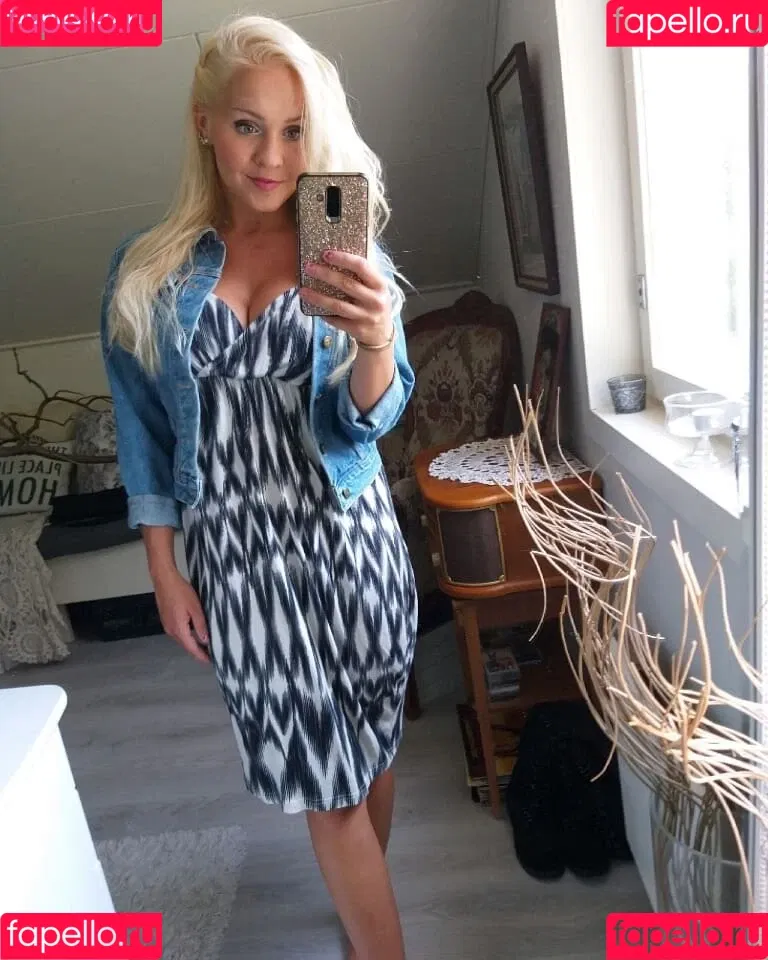 Emilia Linden Onlyfans Photo Gallery 