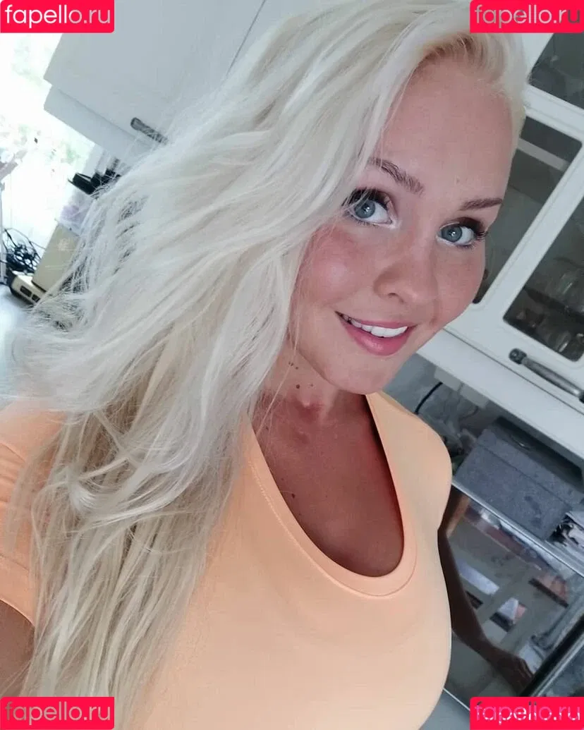 Emilia Linden Onlyfans Photo Gallery 