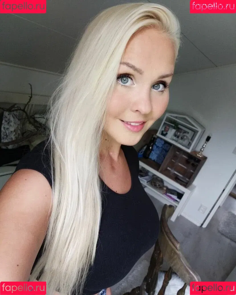 Emilia Linden Onlyfans Photo Gallery 