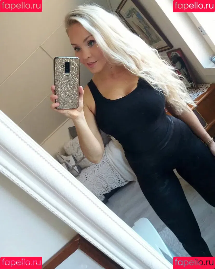 Emilia Linden Onlyfans Photo Gallery 