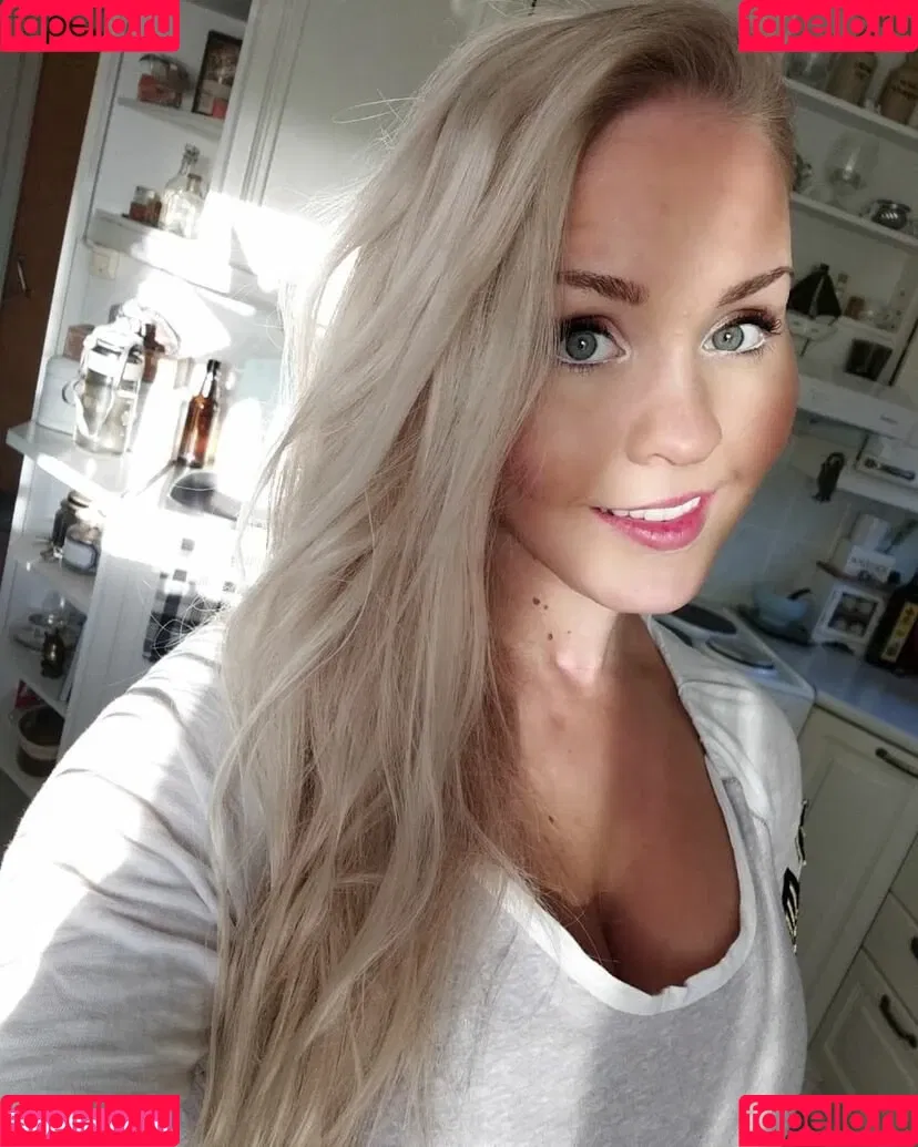 Emilia Linden Onlyfans Photo Gallery 