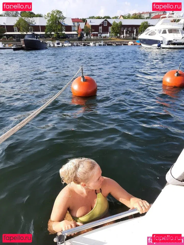 Emilia Linden Onlyfans Photo Gallery 